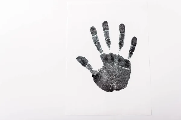Ansicht von oben von schwarzem Handabdruck isoliert auf weiß, mit Kopierraum Menschenrechtskonzept — Stockfoto