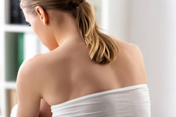 Back view of young woman in clinic — Stock Photo