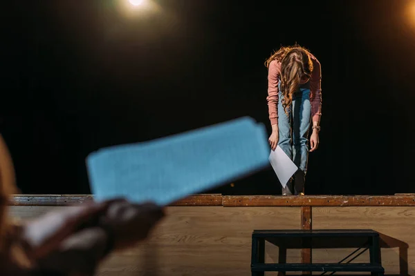 Selective focus of theater director applauding to actress bowing on stage — Stock Photo