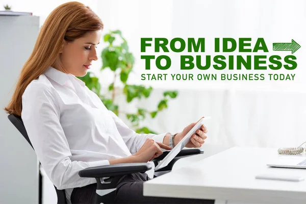 Вид сбоку на предпринимательницу с помощью цифрового планшета за столом в офисе, от идеи до бизнес-иллюстрации — стоковое фото