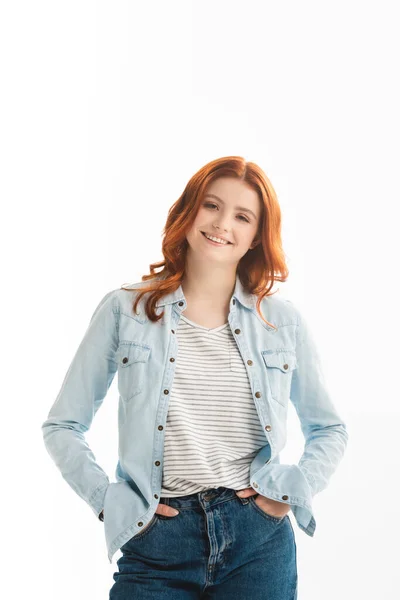 Gai rousse adolescent fille en denim vêtements, isolé sur blanc — Photo de stock