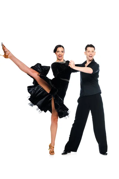 Elegante pareja joven de bailarines de salón en vestido negro y traje de baile aislado en blanco - foto de stock