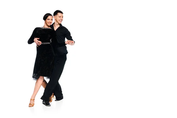 Elegante giovane coppia di ballerini da sala in abito nero e tuta danza isolata su bianco — Foto stock