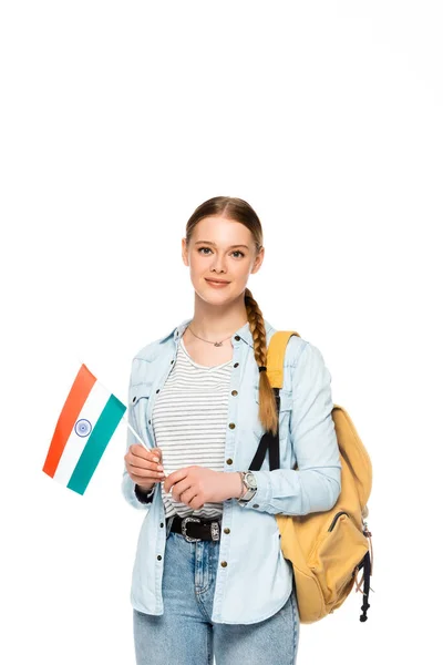 Hübsche Studentin mit Rucksack mit indischer Flagge auf weißem Hintergrund — Stockfoto
