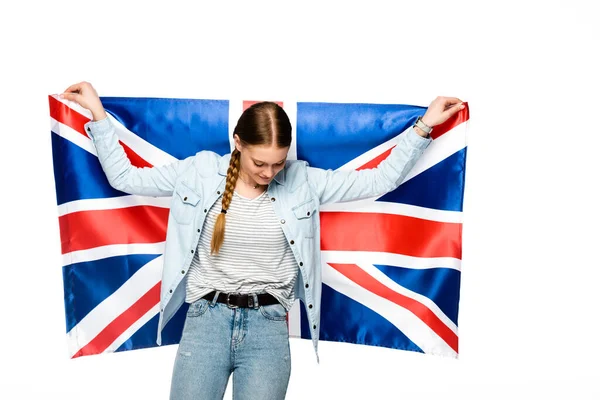 Menina bonita com trança segurando bandeira uk isolado no branco — Fotografia de Stock