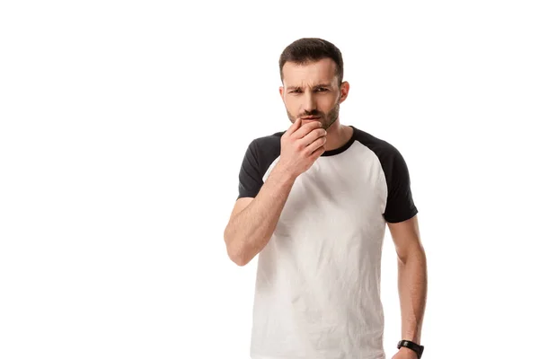 Hombre enfermo y barbudo tosiendo aislado en blanco - foto de stock