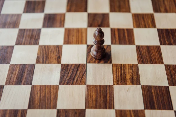 Antiguo tablero de ajedrez de madera — Foto de Stock