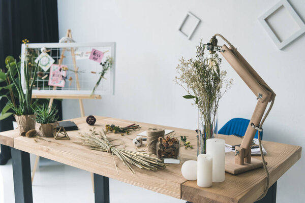 Рабочее место флориста в офисе
 