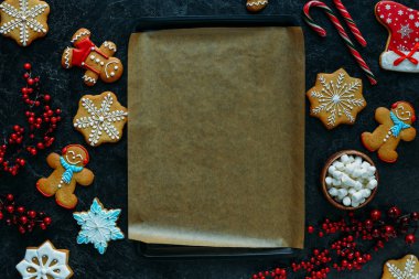 gingerbreads tepsi pişirme çevresinde