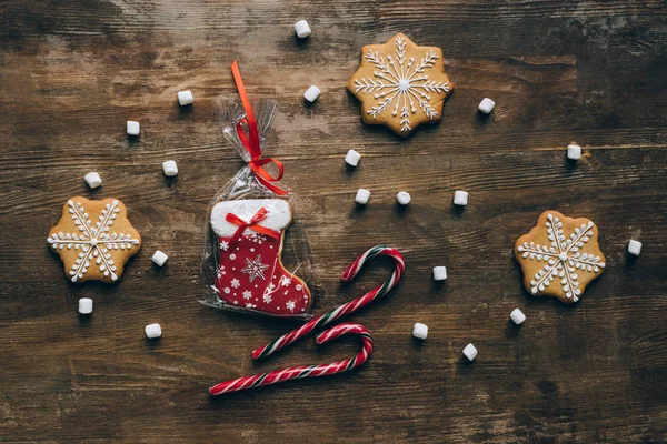 Homemade gingerbreads and marshmallows — Stock Photo, Image