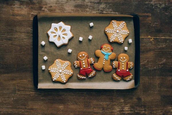 Gingerbreads on baking tray — Stock Photo, Image
