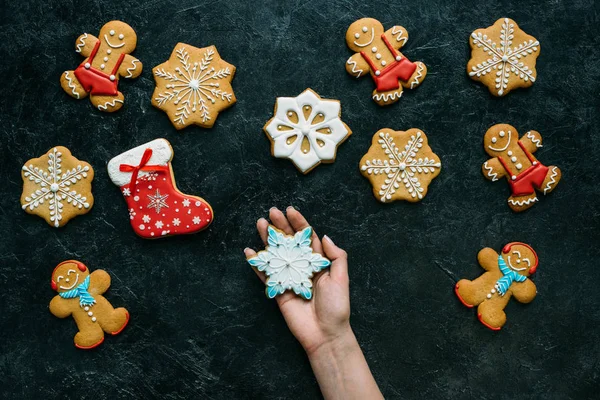 Hand with homemade gingerbreads — Stock Photo, Image