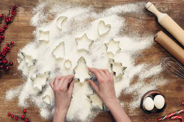 Forms and ingredients for christmas cookies — Stock Photo, Image