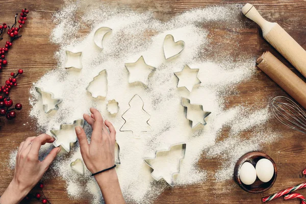 Person making christmas cookies — Stock Photo, Image