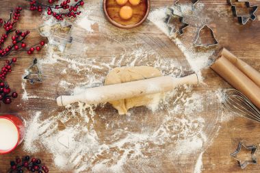 Zencefilli kurabiye hamuru için Noel kurabiyeleri