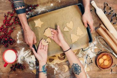 kagit üzerinde Noel kurabiyeleri