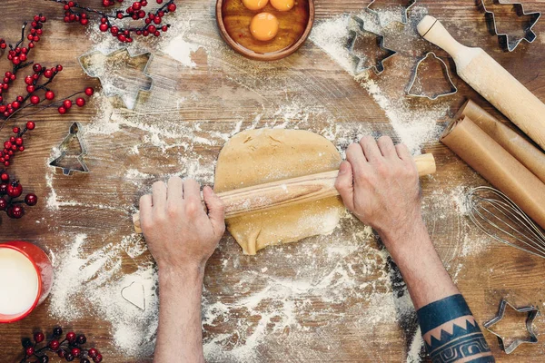 Pepparkaksdeg för jul cookies — Gratis stockfoto