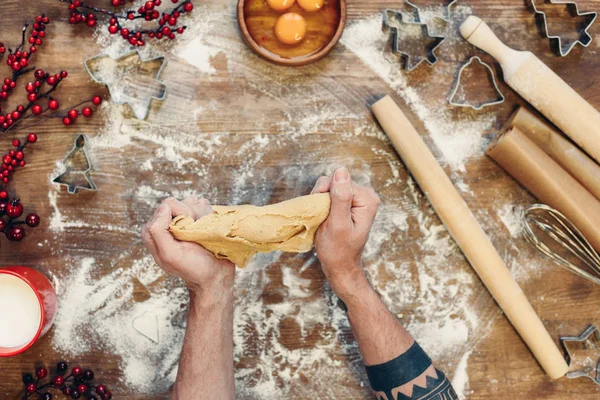 Gingerbread dough untuk kue Natal — Stok Foto