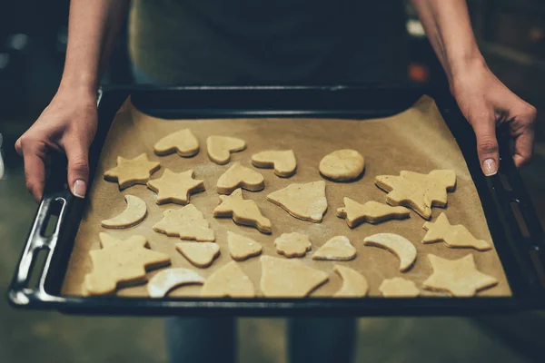 Person baking christmas cookies — Stock Photo, Image