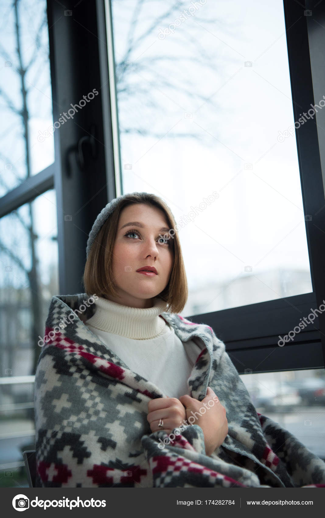 Girl wrapped in warm blanket — Free Stock Photo © ViktoriaSapata 174282784