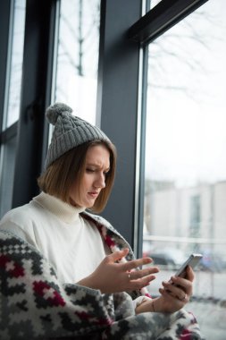 Smartphone vasıl arayan kadın vurguladı