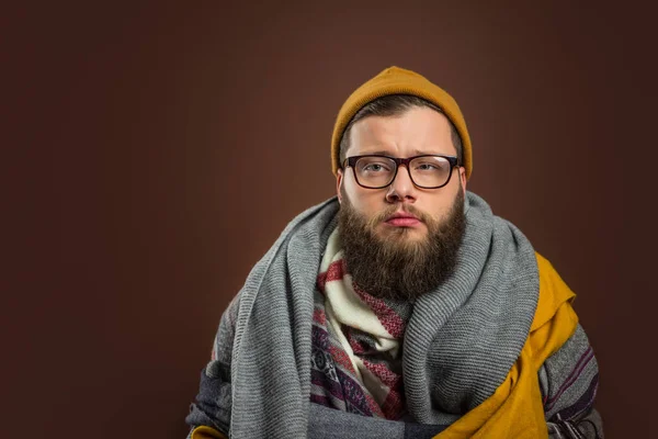 Homem envolto em lenços — Fotografia de Stock