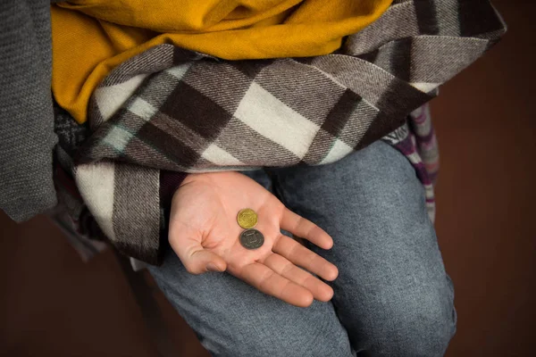 Poor man with coins — Stock Photo, Image