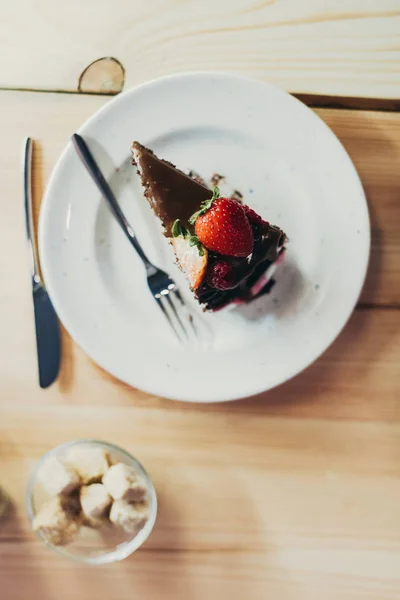 Pezzo di torta al cioccolato — Foto Stock