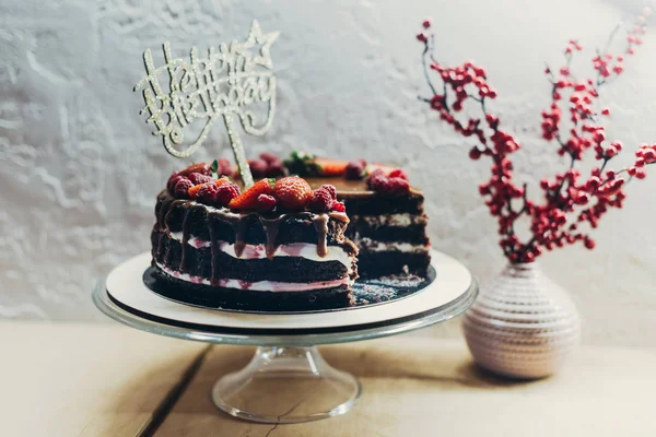 İyi ki doğdun işareti ile pasta