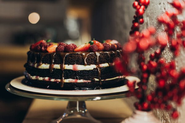 Шоколадный торт на торте
