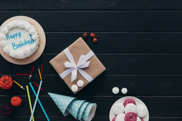 Present box and birthday caps — Stock Photo, Image