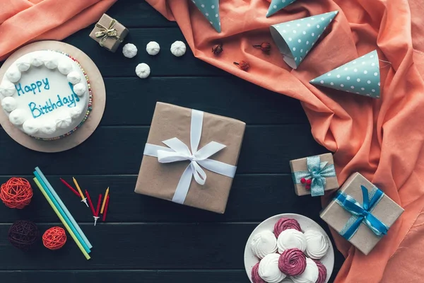 Present box and birthday caps — Stock Photo, Image