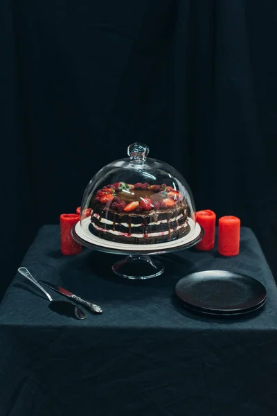 Tårta och rött ljus — Stockfoto