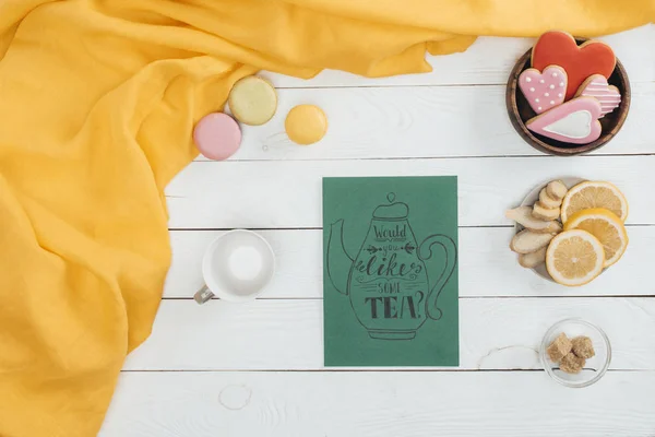 Kártya tea és finom sütit — Stock Fotó