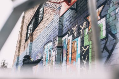 seçici odak sokak sanatçı resim renkli grafiti duvar
