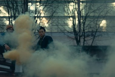 duman bombası City ile genç sokak sanatçıları
