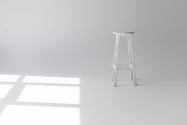 tek boş modern beyaz dışkı Grey