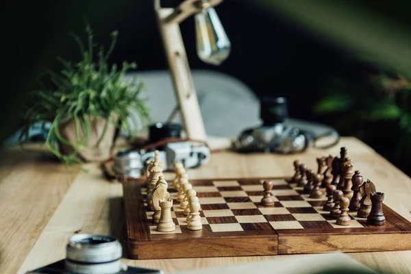 Juego de tablero de ajedrez para un nuevo juego - foto de stock