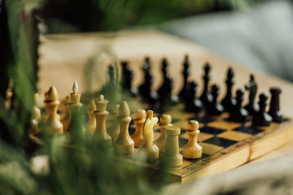 Juego de tablero de ajedrez para un nuevo juego - foto de stock