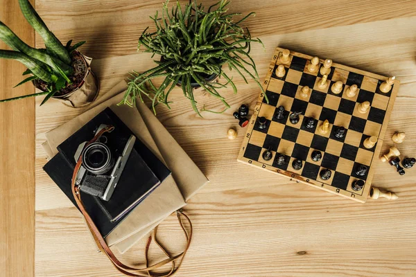 Chess game with vintage camera — Stock Photo