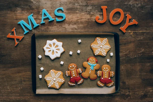 Christmas gingerbreads on baking tray — Stock Photo