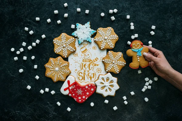 Gingerbreads with christmas card — Stock Photo