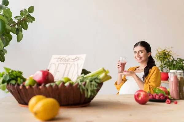 Pregnant woman with detox drink in hand — Stock Photo