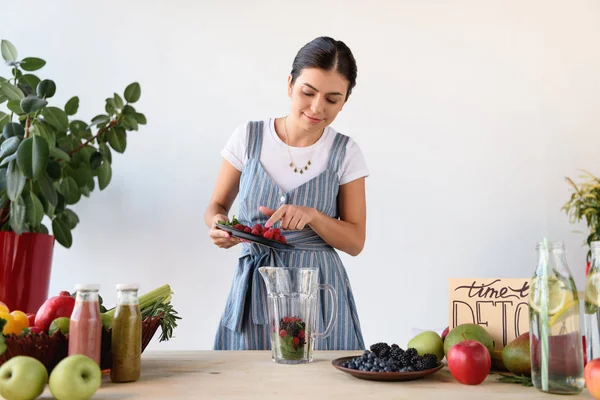 Young woman making detox drink — Stock Photo