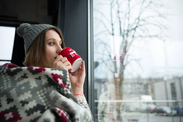 Girl drinking tea — Stock Photo