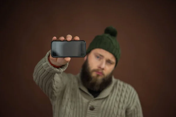 Man showing smartphone — Stock Photo