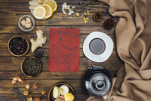 Taza de té y tarjeta - foto de stock