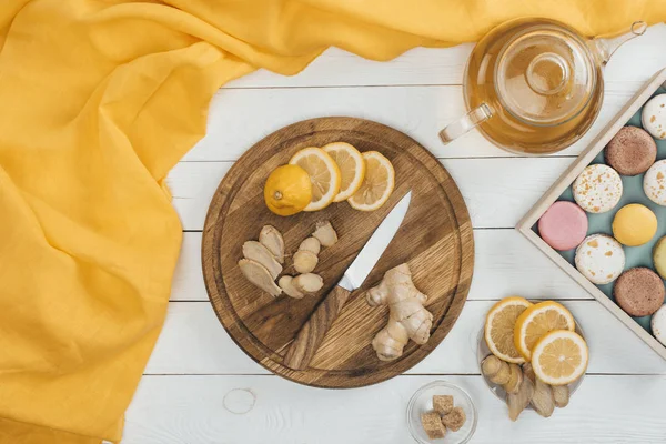 Sliced lemon and ginger — Stock Photo