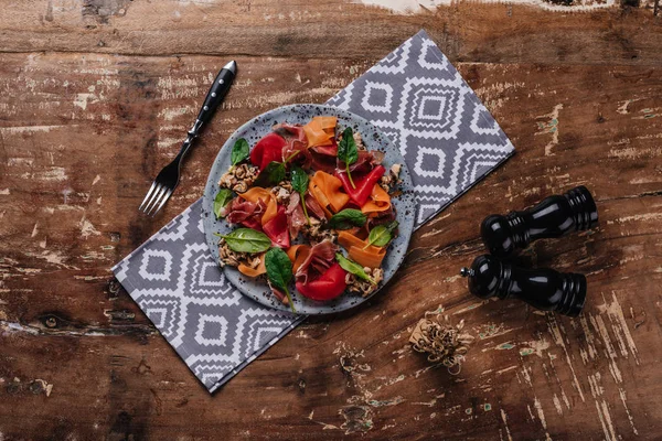 Top view of fresh gourmet salad with mussels, vegetables and jamon — Stock Photo