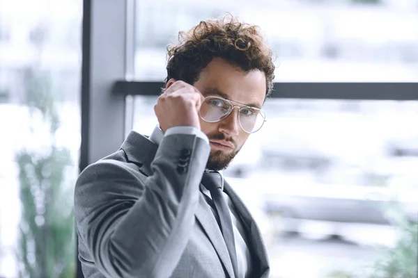 Confident businessman in eyeglasses — Stock Photo, Image